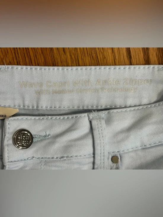 Laurie Felt Wave Capri Denim 5-Pocket Capri with Ankle Zipper - Motion Stretch - Picture 6 of 12